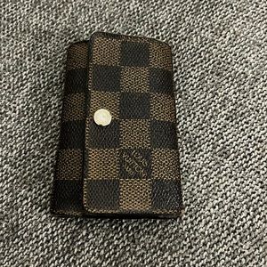 LOUIS VUITTON 6 key holder - missing one key ring though - used